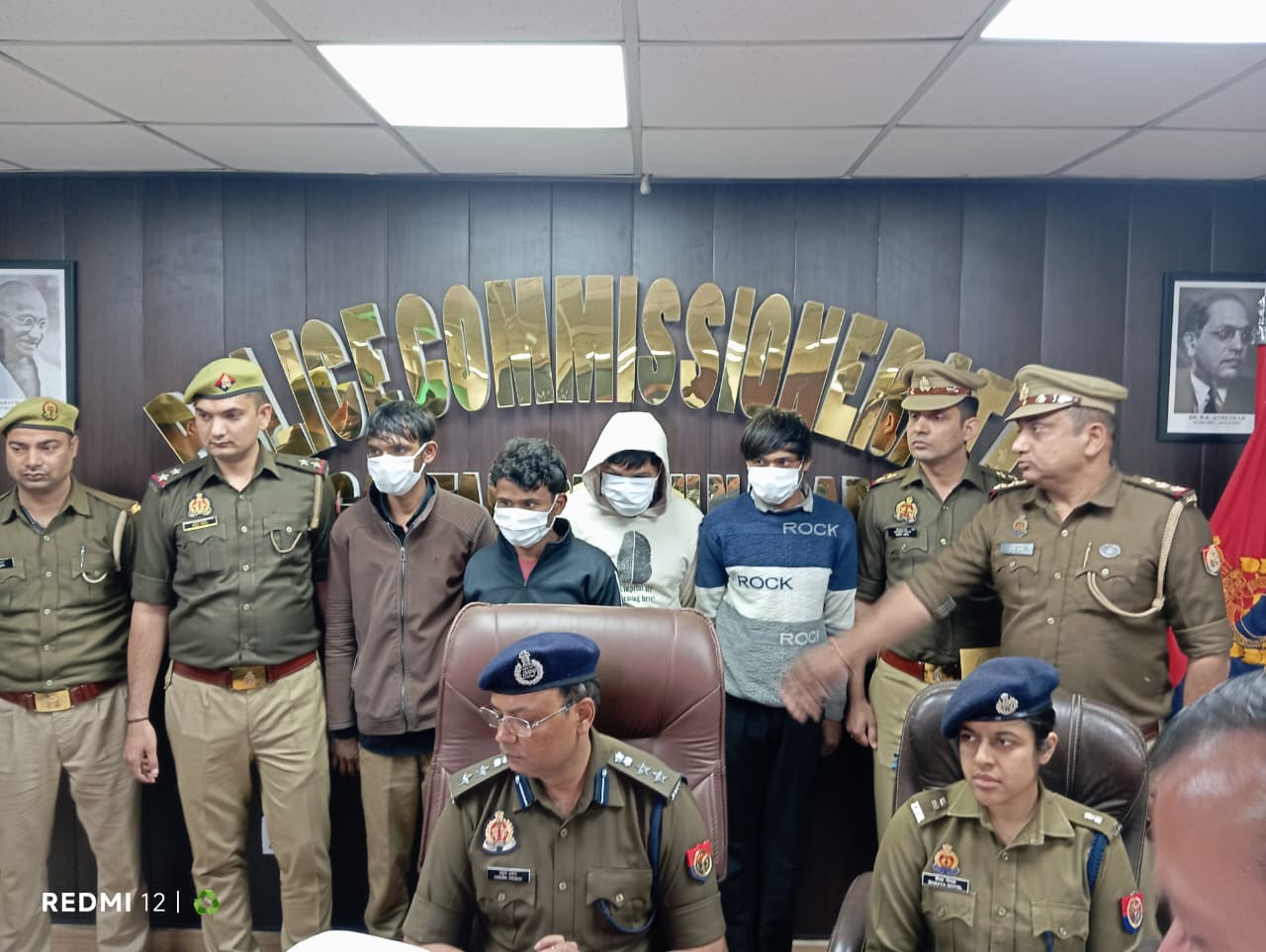 एनसीआर में लूटपाट करने वाले चार बदमाश गिरफ्तार, 52 मोबाइल फोन, दो मोटरसाइकिल व असलहा बरामद