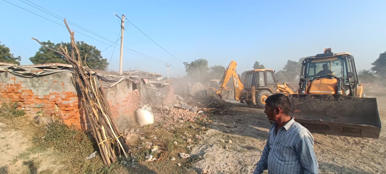 नोएडा में यीडा ने दनकौर में अवैध निर्माण ध्वस्त कर 4.6 हेक्टेयर भूमि मुक्त की