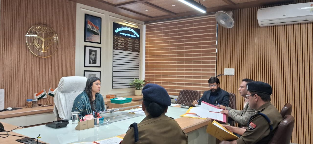 नोएडा: जिला रजिस्ट्रेशन एवं अल्ट्रासाउंड समिति की समीक्षा बैठक, अस्पतालों और अल्ट्रासाउंड केंद्रों के नवीनीकरण एवं नियम पालन पर जोर