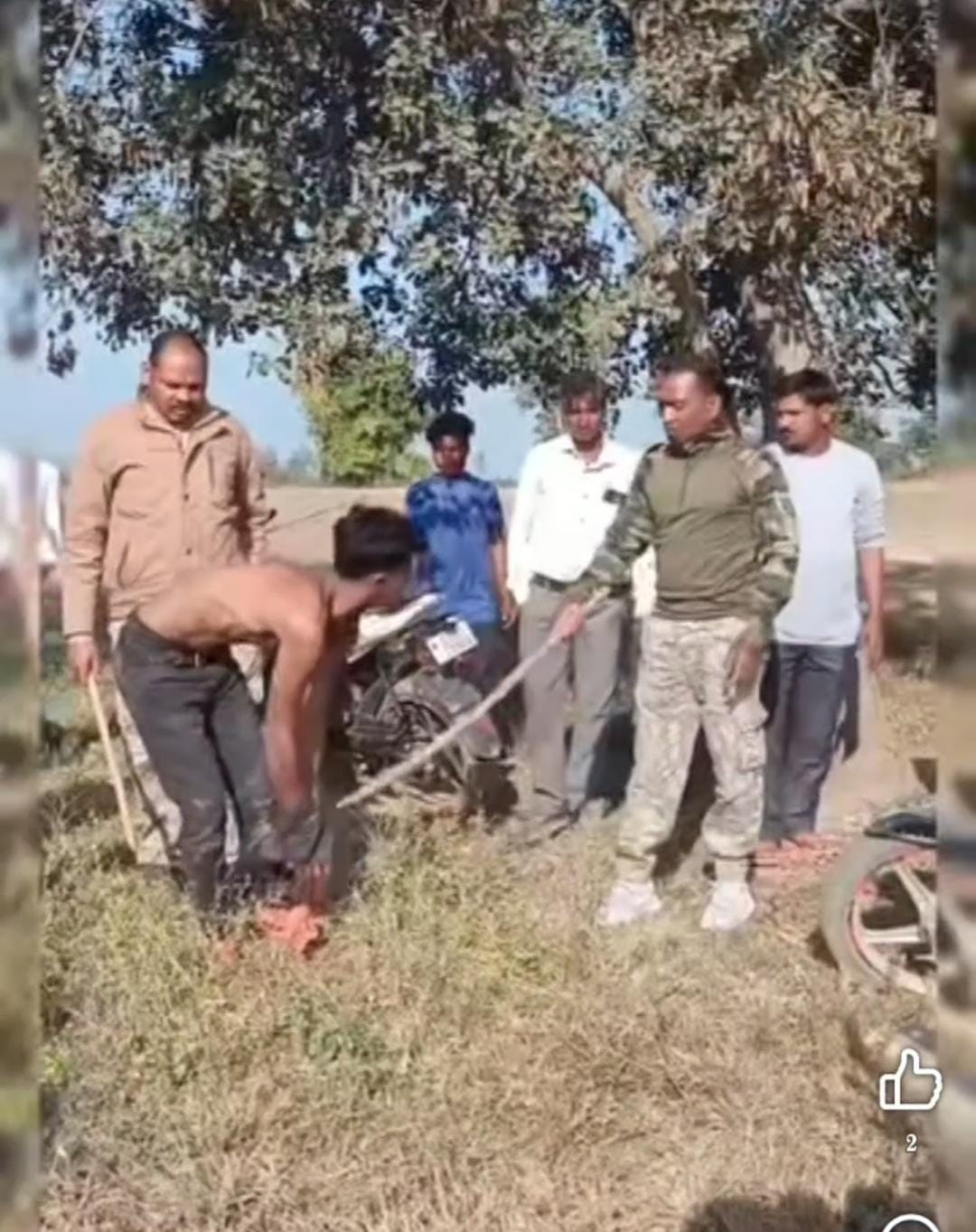 बंधक बनाकर युवक की पिटाई का वीडियो वायरल, पुलिस ने दी सफाई