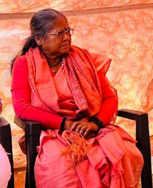 साध्वी निरंजन ज्योति पहुंची लखनऊ,कहा मैं नामांकन दाखिल नहीं कर रही