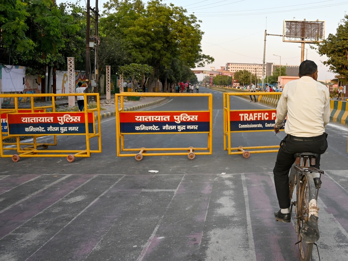 नोएडा ट्रैफिक एडवाइजरी: नए साल पर इन जगहों पर नहीं मिलेगी एंट्री, पुलिस ने जारी किया रूट प्लान