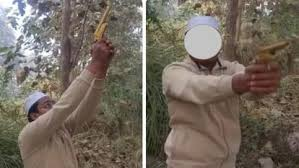 मेरठ: रील बनाने के चक्कर में दोस्त ने दोस्त को मारी गोली; किशोर की हथेली के आर-पार