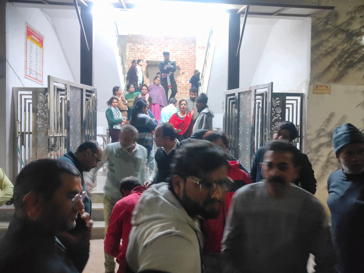 गाजियाबाद: लिफ्ट चौथी मंजिल से बेसमेंट में गिरी, सोसायटी में जोरदार धमाका; चार लोग घायल