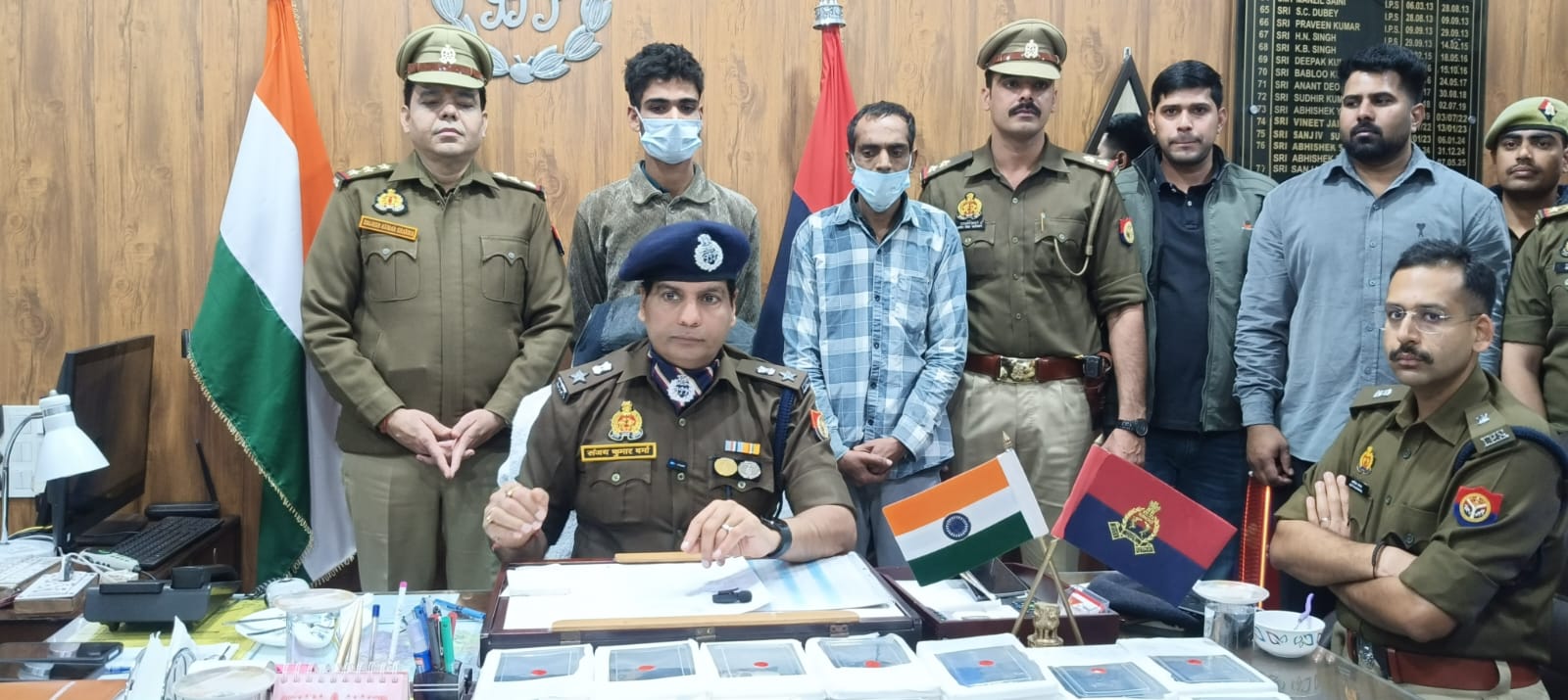 मुजफ्फरनगर में 30 लाख के 29 महंगे आईफोन बरामद; नेपाल-बांग्लादेश में खपाने वाला गिरोह पकड़ा, दो शातिर गिरफ्तार