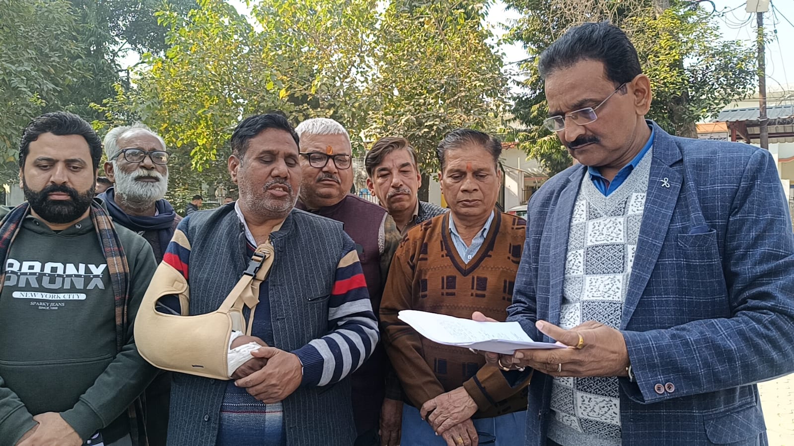 मुज़फ्फरनगर: विश्वकर्मा चौक समिति विवाद बढ़ा, जगदीश पांचाल पर 'फर्जी ट्रस्ट' बनाने का आरोप; समाज ने DM से भंग करने की मांग की