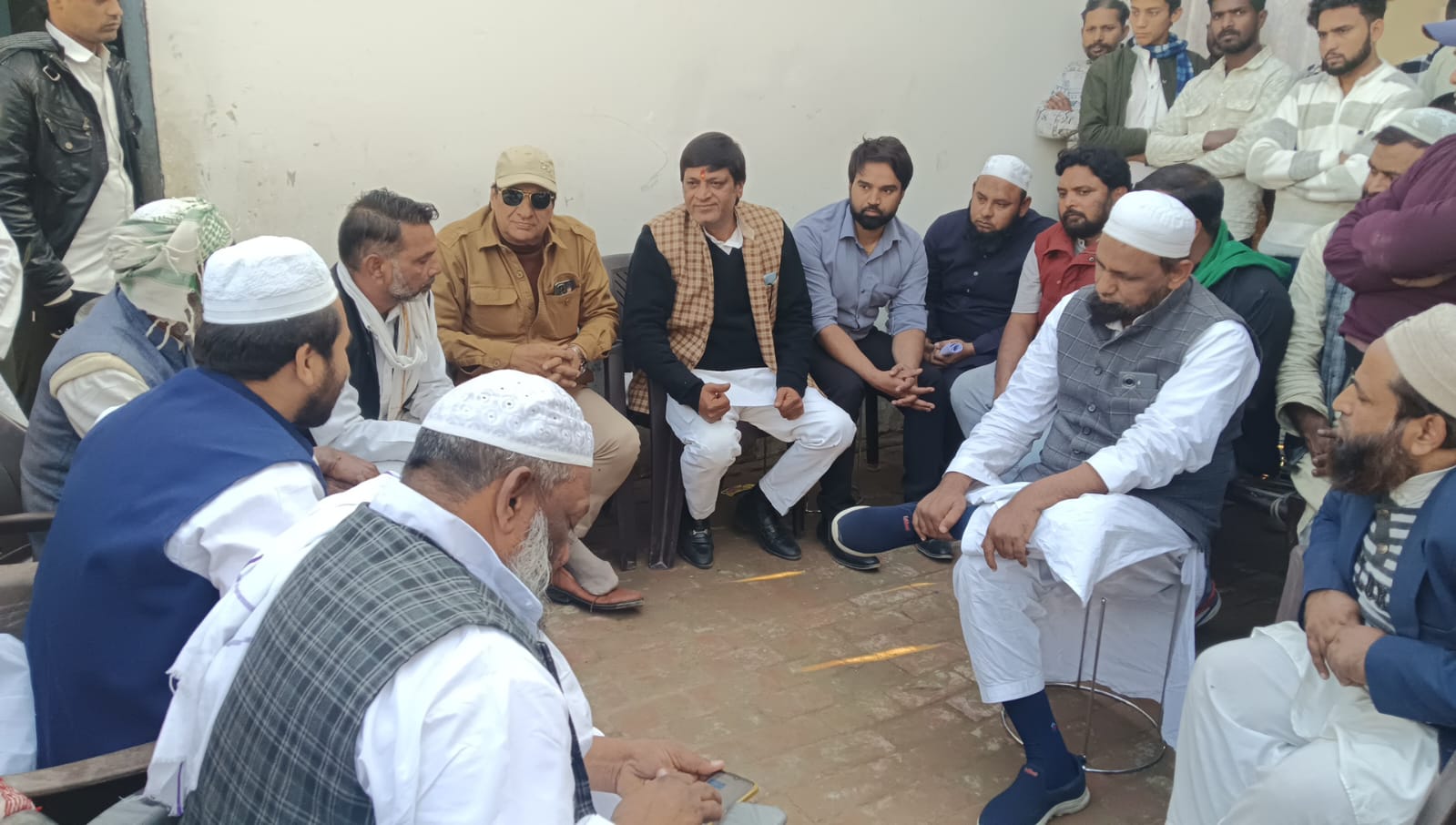 मुजफ्फरनगरः तरन्नुम को न्याय दिलाने के लिए मस्जिद पर धरना, जमीयत ने समाधान के लिए शनिवार तक मांगा समय