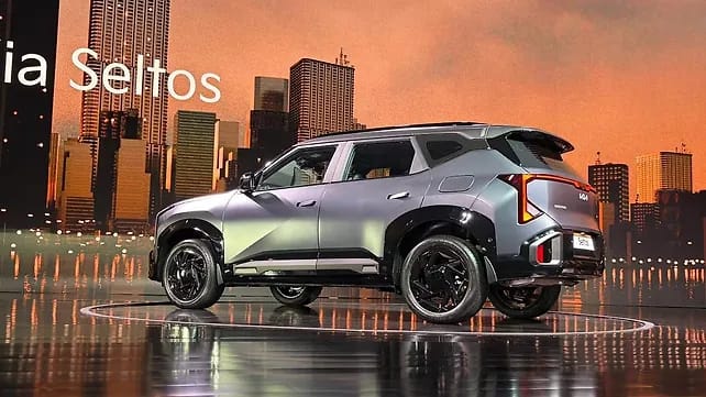 Kia Seltos बनाम Tata Sierra: फीचर्स, इंजन, कीमत और परफॉर्मेंस — जानिए कौन है असली राजा