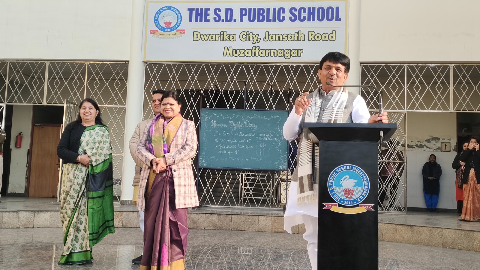 मुजफ्फरनगर में द0 एस0 डी0 पब्लिक स्कूल में विशेष प्रातःसभा: विद्यार्थियों में जागी लोकतांत्रिक चेतना और नागरिक जिम्मेदारी