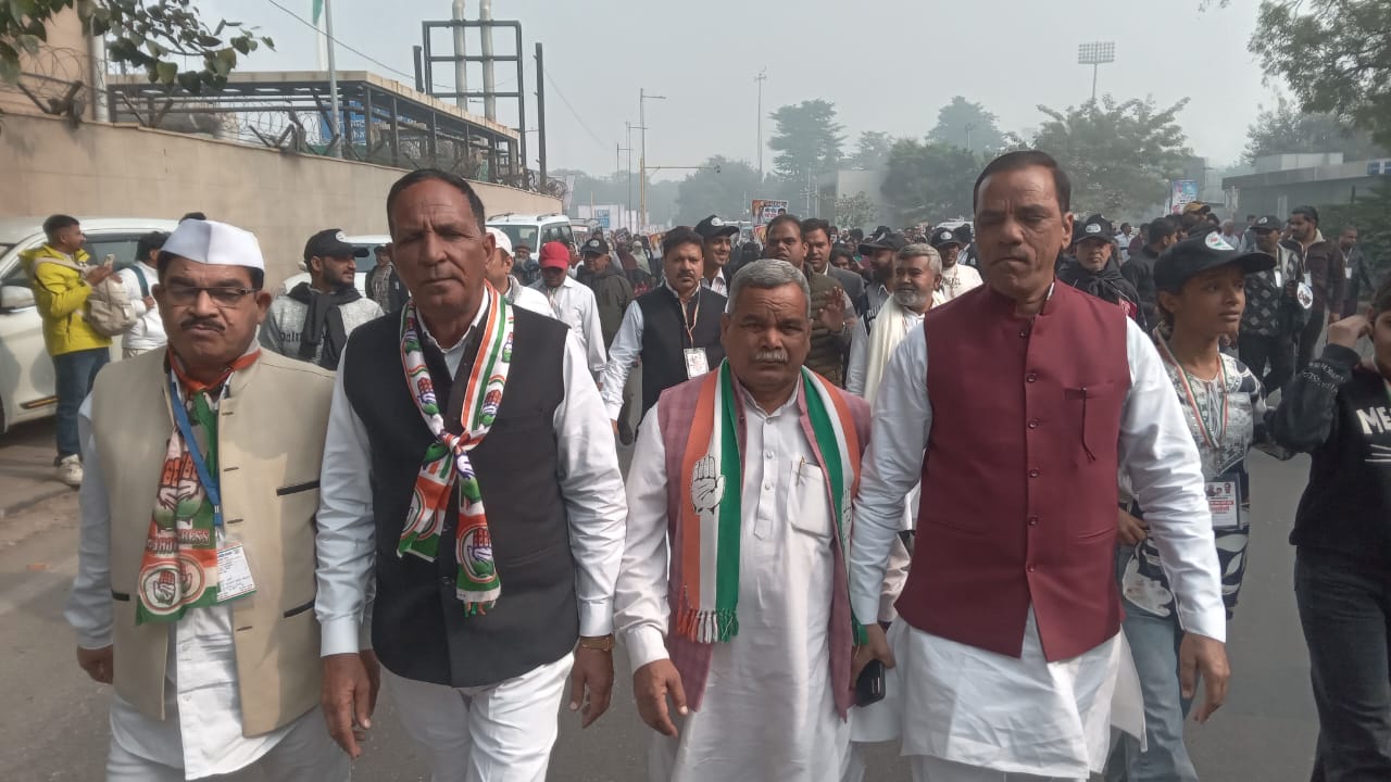 मुजफ्फरनगर से कांग्रेस नेताओं ने दिखाई ताकत, रामलीला मैदान में गूंजी ‘वोट चोर गद्दी छोड़ो’ की आवाज