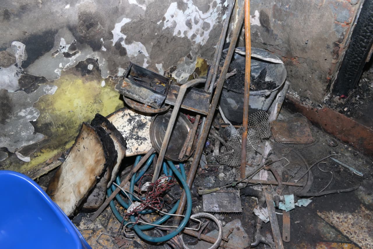 मुजफ्फरनगर में खिलौना व्यापारी के घर में लगी भयंकर आग, 100 साल पुराना मकान और सारा सामान जलकर राख