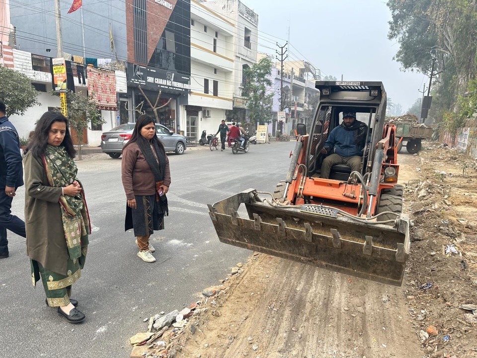 मुजफ्फरनगर में शहर की स्वच्छता और निर्माण गुणवत्ता पर पालिकाध्यक्ष मीनाक्षी स्वरूप सख्त, दिए कड़े निर्देश 