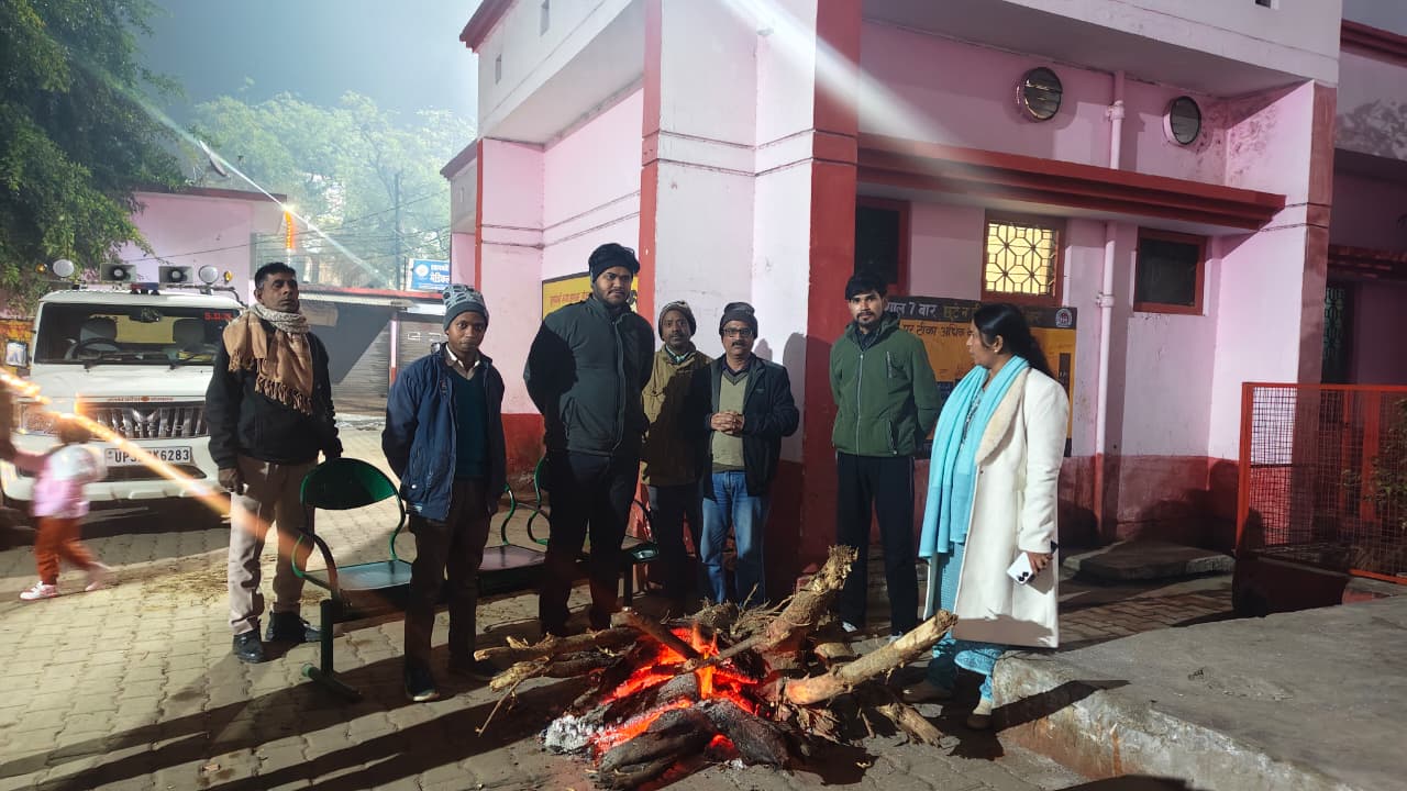 बहराइच में शीतलहर के बीच एसडीएम ने नानपारा का देर रात किया निरीक्षण, रैन बसेरा और अलाव की व्यवस्था जांची