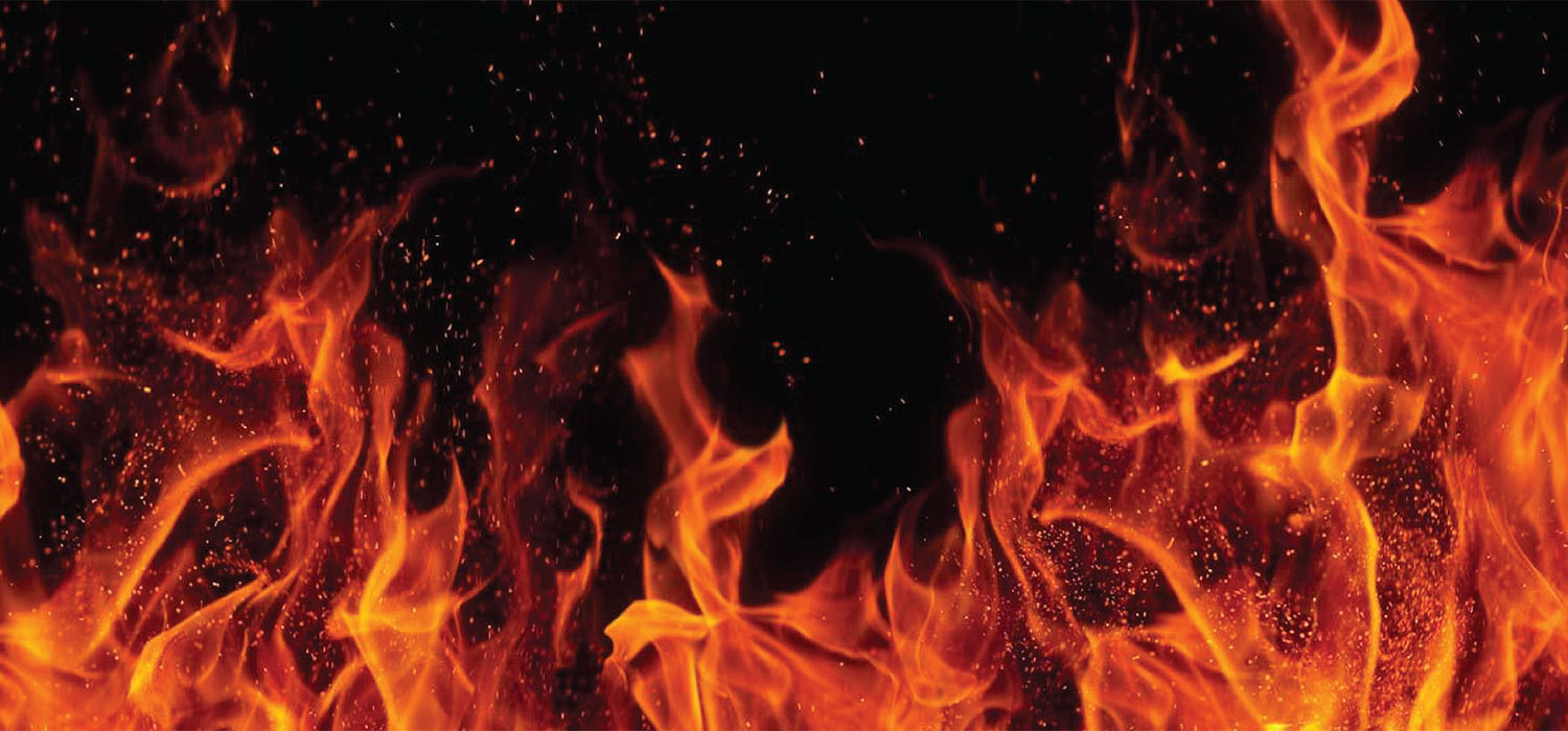 बस स्टैंड इलाके में भयावह आग लगने से कई दुकानें जलकर खाक