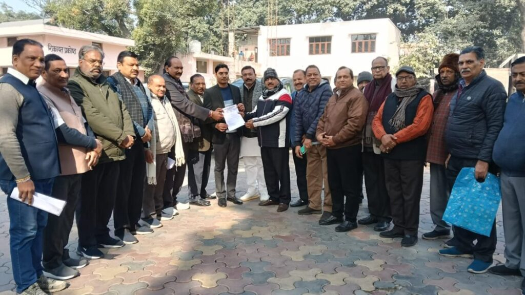 मुजफ्फरनगर: बांग्लादेश में हिंदुओं पर अत्याचार के विरोध में वैश्य समाज का हल्लाबोल, कलेक्ट्रेट पर प्रदर्शन कर प्रधानमंत्री को भेजा ज्ञापन