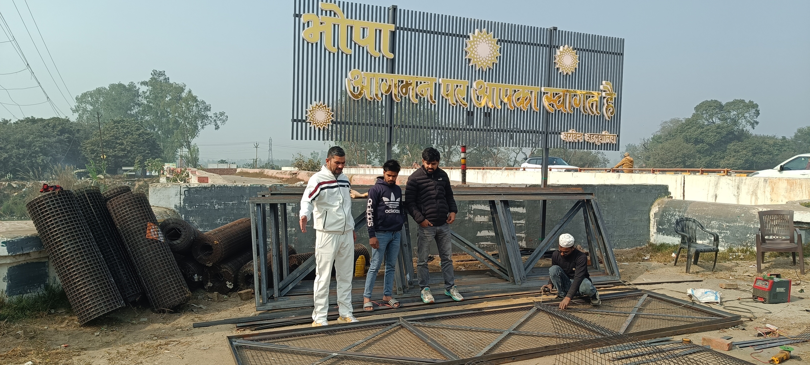 मुज़फ्फरनगर: नहर पुल पर आत्महत्या की घटनाओं की रोकथाम को समाजसेवी ने की पहल, लोहे की रेलिंग से सुरक्षित होगा भोपा पुल