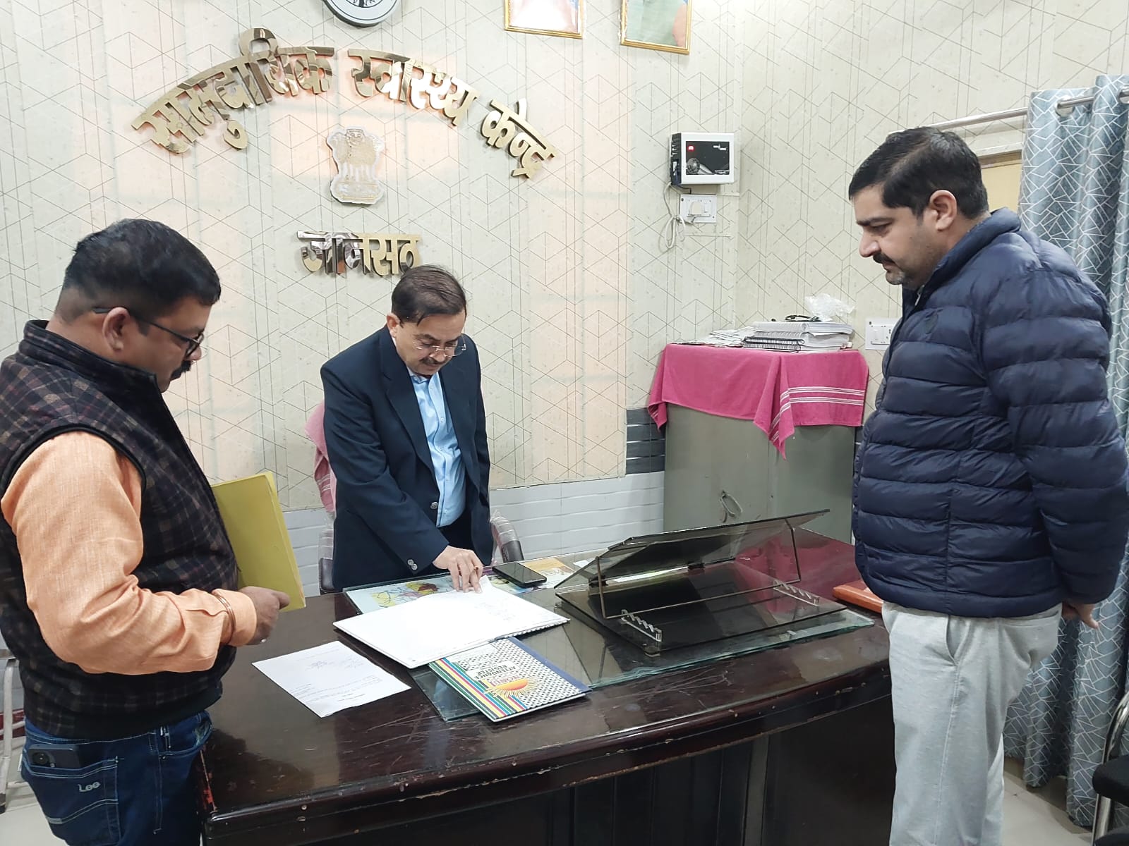 मुज़फ्फरनगर- सामुदायिक स्वास्थ्य केंद्र जानसठ का सीएमओ ने किया औचक निरीक्षण, मरीजों से सीधे संवाद कर जानी हकीकत