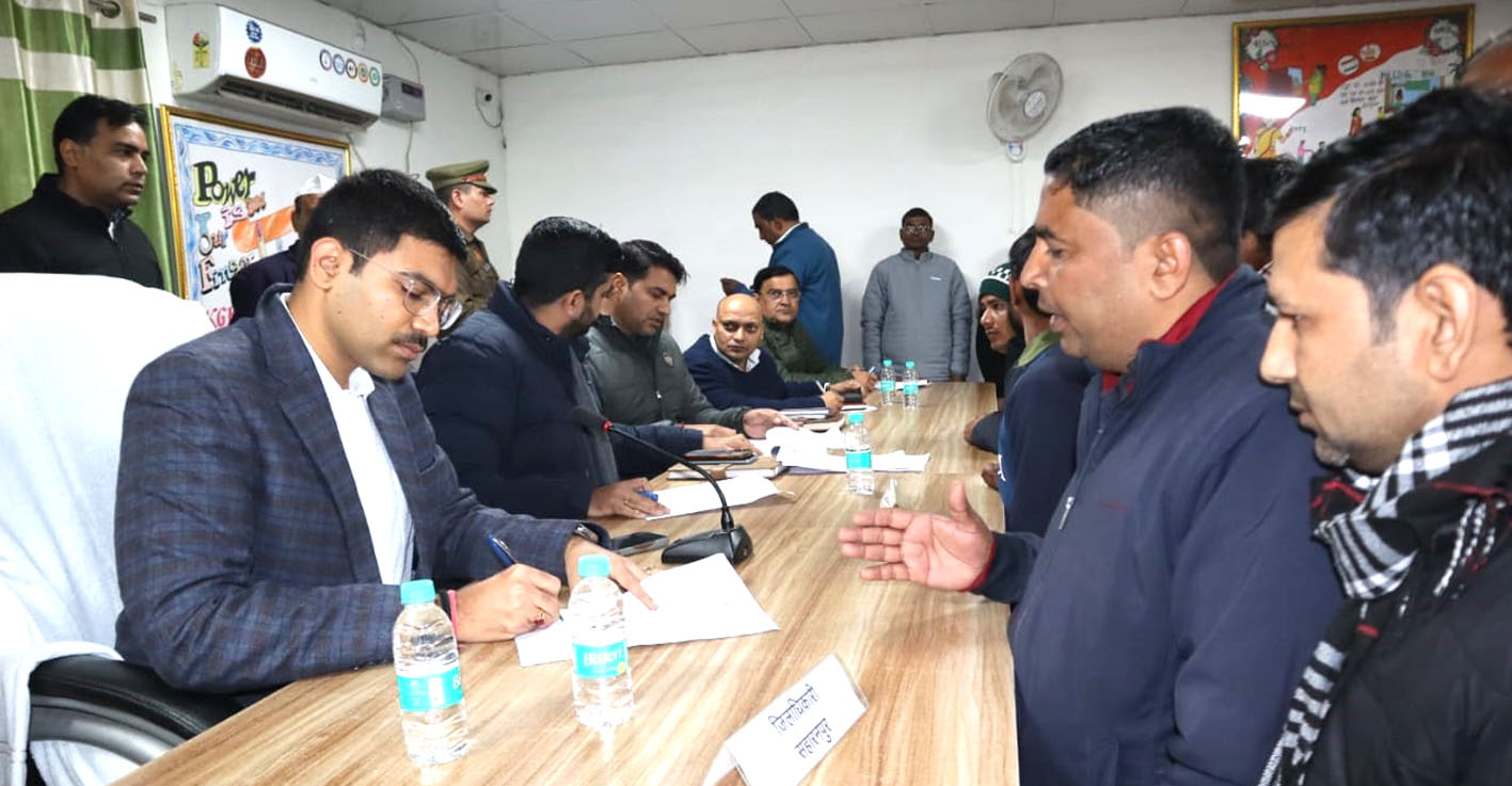 सहारनपुर: जिलाधिकारी मनीष बंसल ने समाधान दिवस में शिकायतों के पारदर्शी और त्वरित निस्तारण के निर्देश दिए