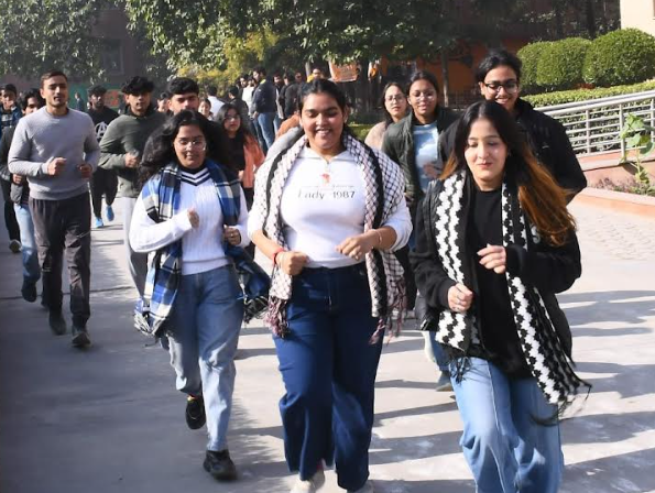 एमिटी विश्वविद्यालय में राष्ट्रीय युवा दिवस पर ‘‘रन फॉर स्वदेशी‘‘ कार्यक्रम, छात्रों में आत्मनिर्भरता और स्वदेशी मूल्यों का विकास