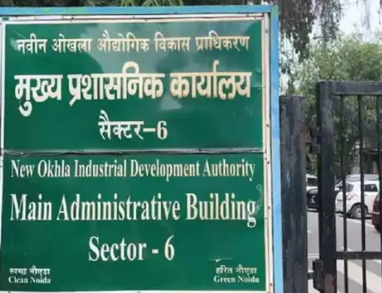 नोएडा में अवैध निर्माण पर सख्त हुए CEO डॉ. लोकेश एम, लापरवाह अधिकारियों पर गिरी गाज