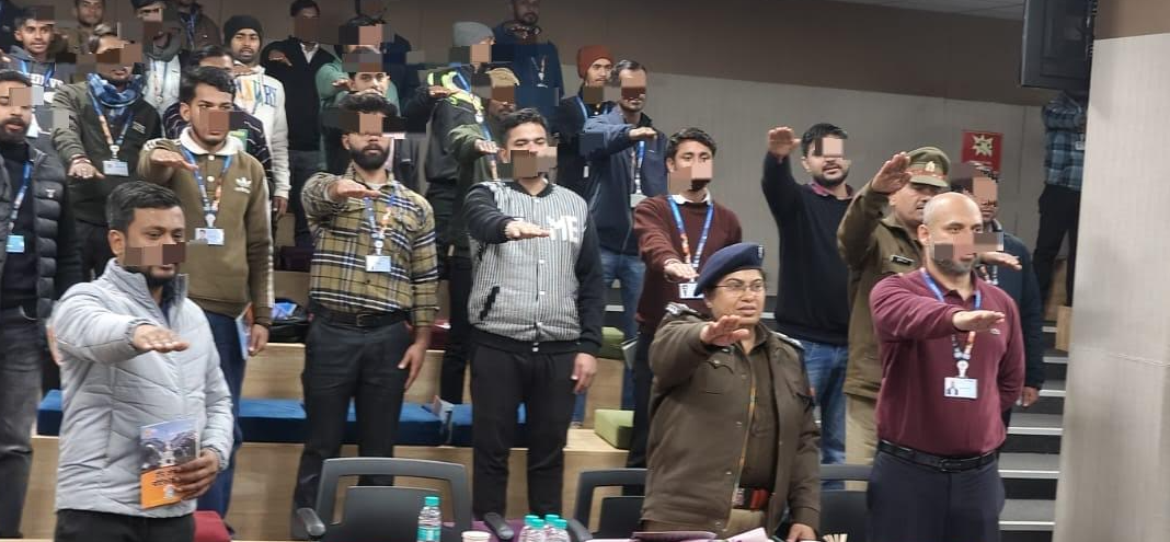 नोएडा में यातायात पुलिस ने मनाया राष्ट्रीय सड़क सुरक्षा माह 2026, कर्मचारियों को दी जागरूकता