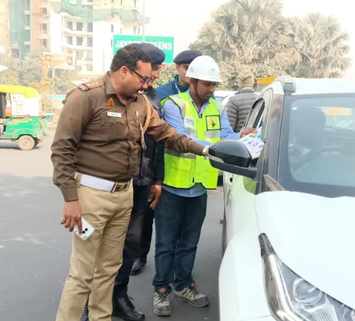 नोएडा/ग्रेटर नोएडा: सड़क सुरक्षा माह 2026 में 7062 वाहनों के चालान, 24 वाहन जब्त
