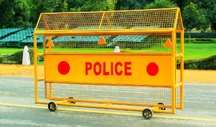 पर्यटन नगरी वाराणसी में टूरिस्ट से बदसलूकी का आरोप, पुलिस के व्यवहार पर उठे सवाल