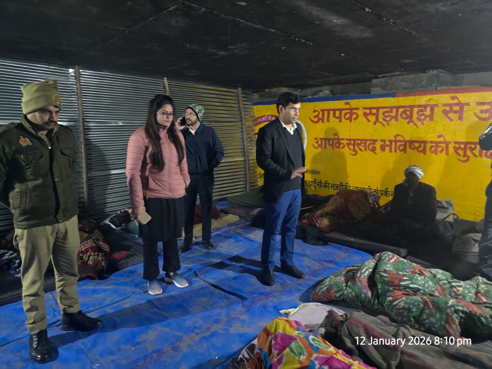 मुजफ्फरनगर में ठिठुरन बढ़ी तो सड़क पर उतरे अफसर, रैन बसेरों की परखी हकीकत, अलाव के दिए निर्देश