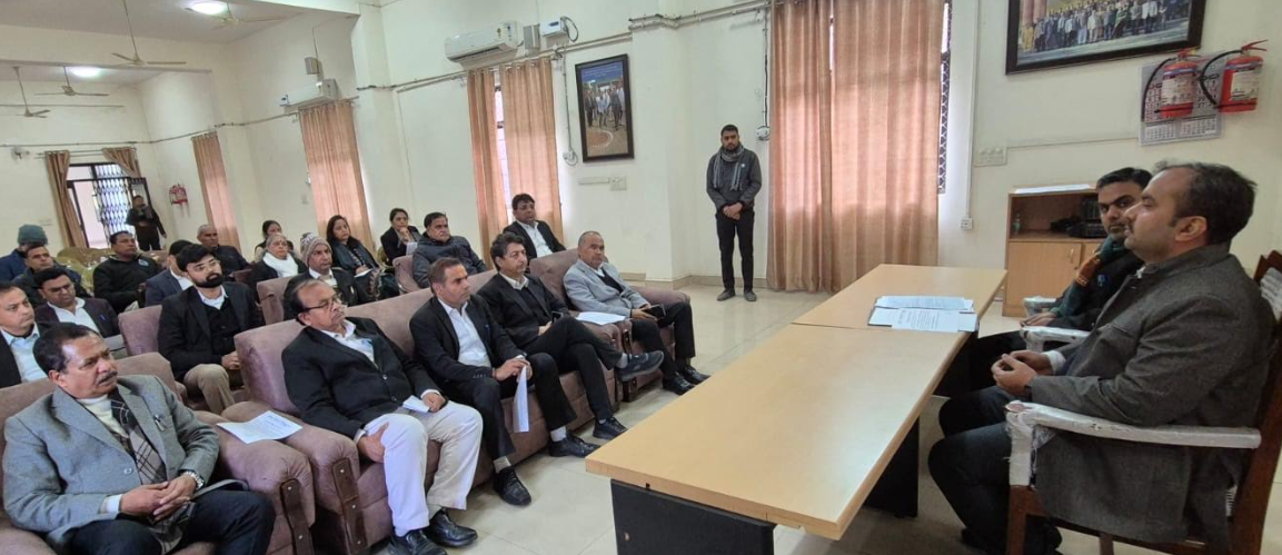 गौतमबुद्धनगर दीवानी न्यायालय में विधिक जागरूकता शिविर, अब फैसले हिंदी में होंगे उपलब्ध