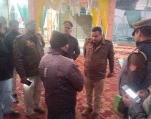 शाहजहांपुर: 'बर्थडे' के नाम पर बुक लॉन में हो रहा था हिंदु लडकी का 'वलीमा', पुलिस ने बीच में रुकवाया कार्यक्रम
