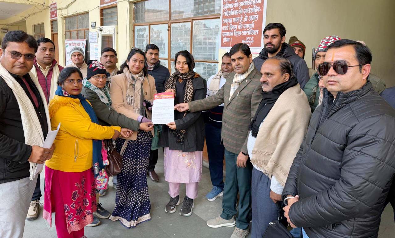 शामली: शिक्षक संघ ने 2026 विधान परिषद चुनाव में अनियमितताओं का आरोप लगाते हुए मुख्य निर्वाचन आयुक्त को ज्ञापन सौंपा