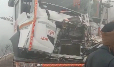 UP में कोहरे का तांडव: 16 गाड़ियां आपस में भिड़ीं, बरेली में पिता-पुत्र समेत 7 की मौत, 26 जिलों में कोल्ड-डे