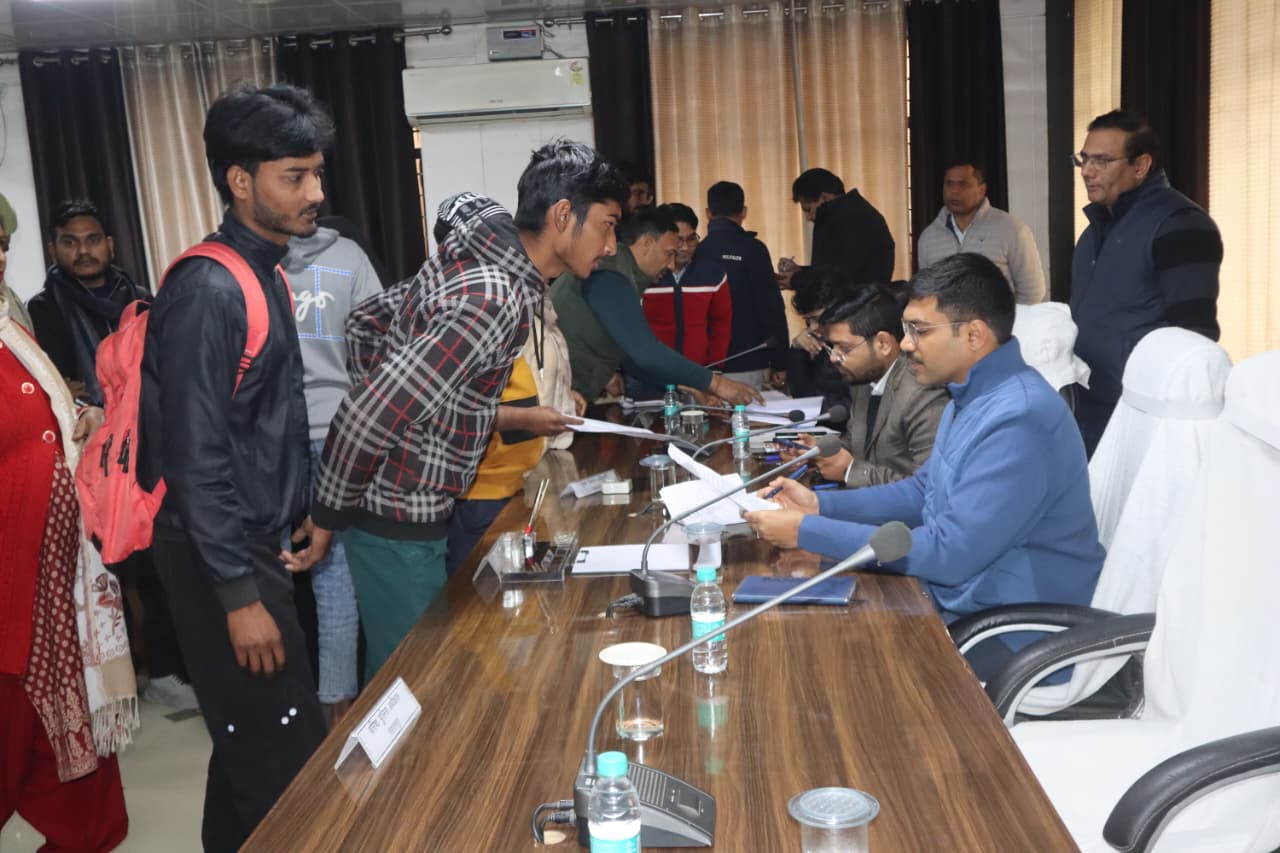 सहारनपुर: जिलाधिकारी की अध्यक्षता में सम्पूर्ण समाधान दिवस, 37 शिकायतों में 4 का मौके पर निस्तारण