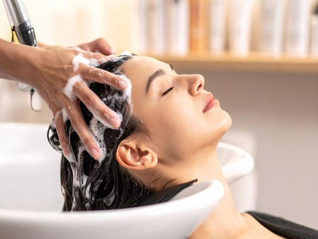 प्राकृतिक तरीके से करें बालों को डिटॉक्स, ये चार स्टेप्स बदल देंगे बालों की रंगत 