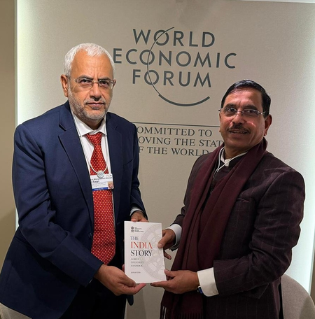 दावोस में केंद्रीय मंत्री प्रल्हाद जोशी ने स्वच्छ ऊर्जा क्षेत्र में निवेश के लिए की अपील 