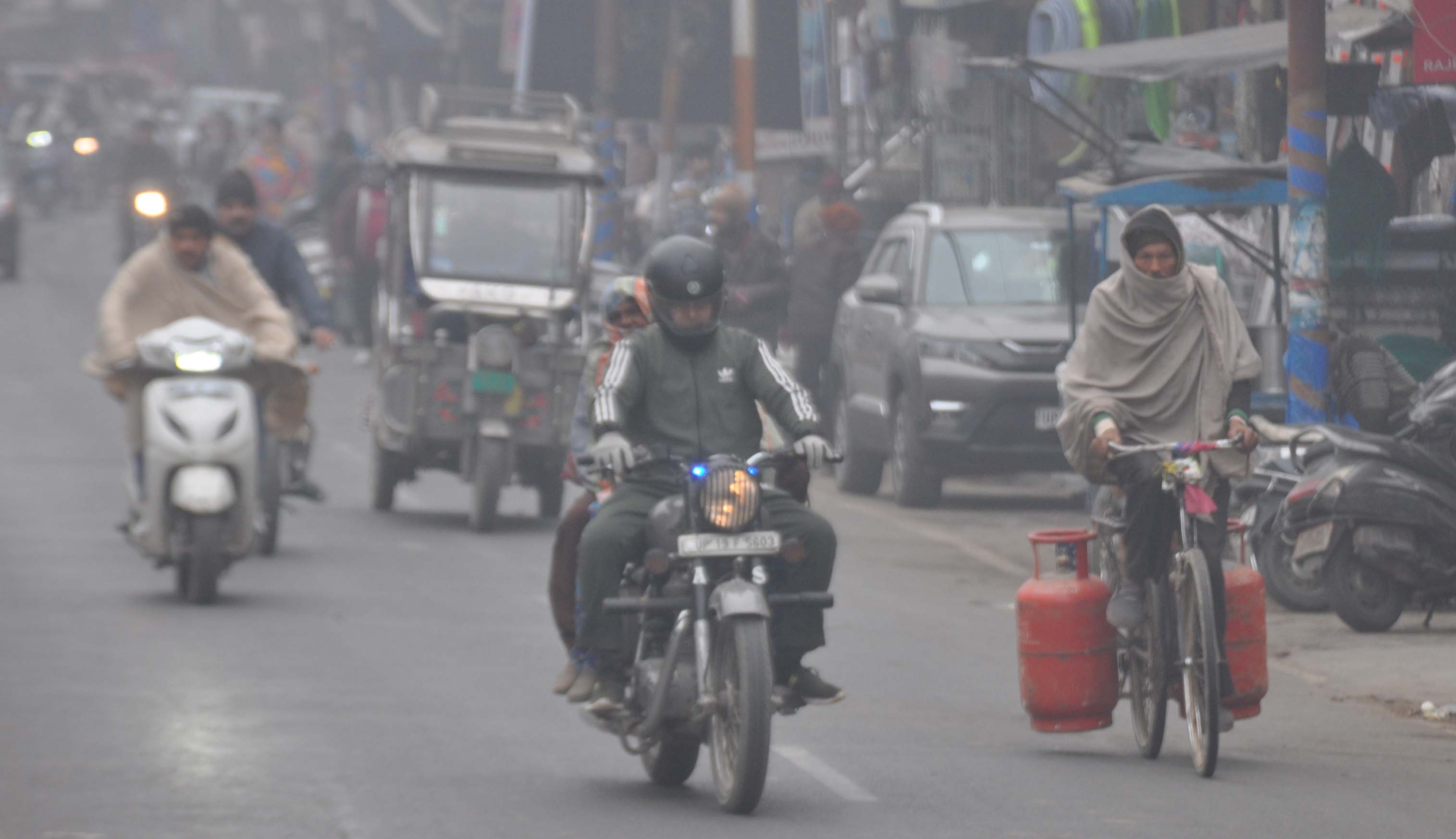 शामली में कड़ाके की ठंड, जनजीवन प्रभावित