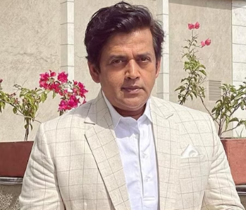 गोरखपुर महोत्सव में भोजपुरी सुपरस्टार्स का धमाल, रवि किशन–पवन सिंह ने मचाया तहलका!