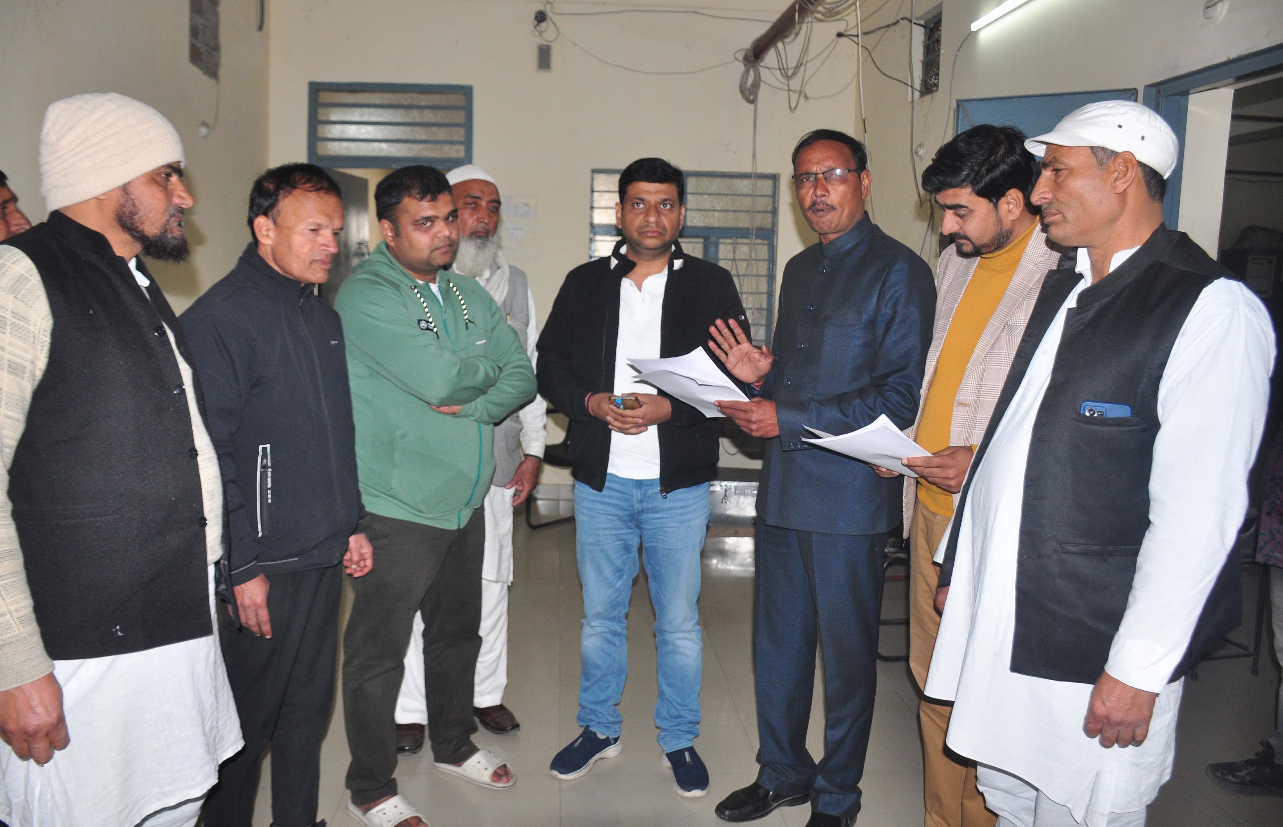 शामली में कांग्रेस ने मतदाता सूचियों में अनियमितताओं को लेकर निर्वाचन कार्यालय को ज्ञापन सौंपा