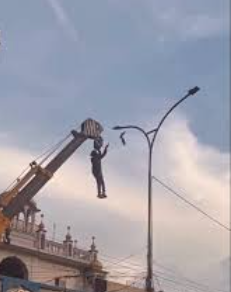 इंसानियत आज भी ज़िंदा है: पंजाब में क्रेन से लटककर युवक ने बचाई परिंदे की जान