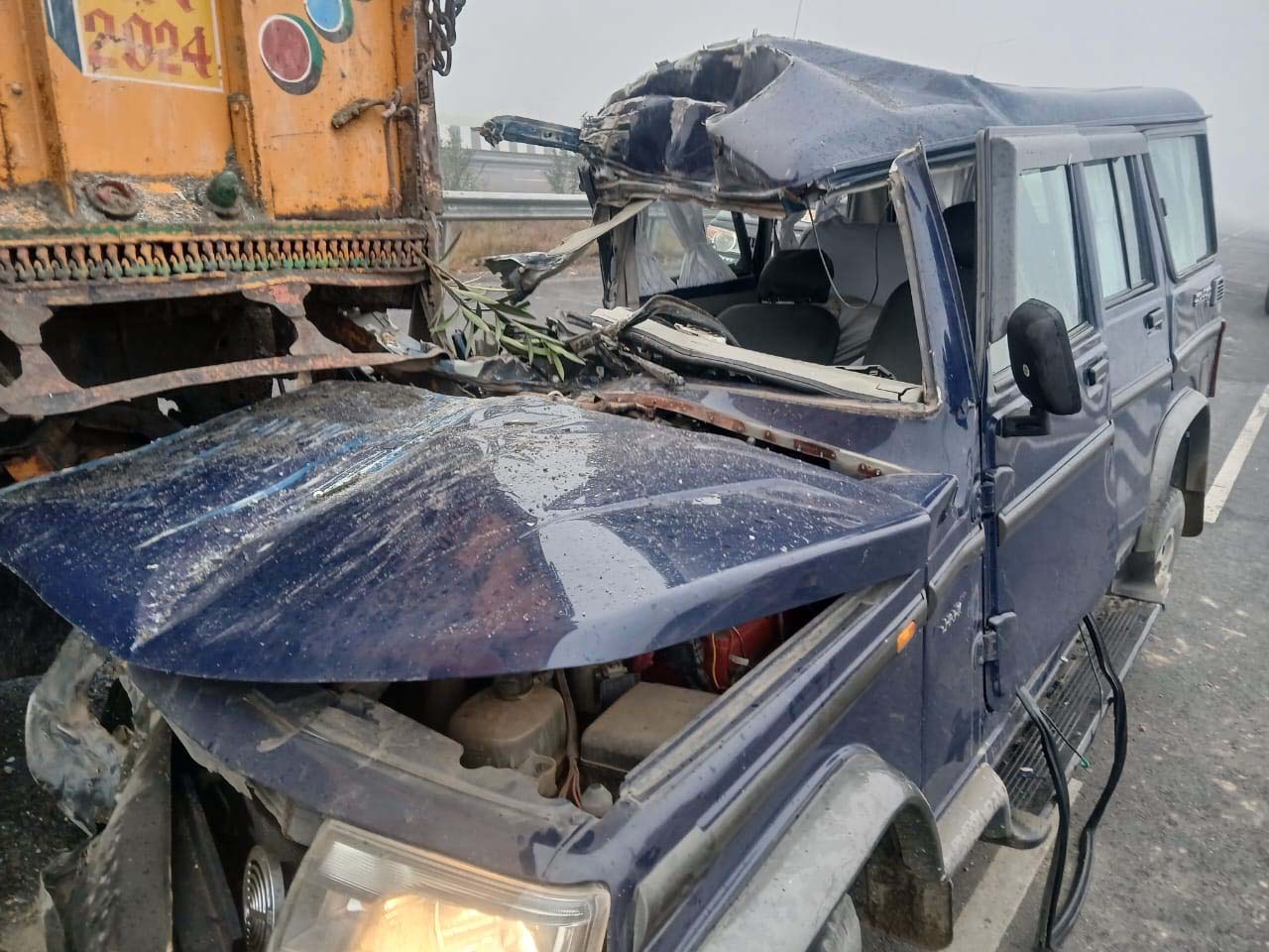 शामली: टिटौली-कैराना बाईपास पर सीओ ट्रैफिक की गाड़ी डंपर से टकराई, दो सिपाही गंभीर घायल