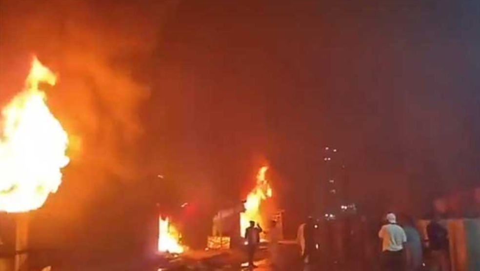 कराची के शॉपिंग प्लाजा में भीषण आग, दमकलकर्मी समेत छह की मौत..30 से अधिक लोग झुलसे, अरबों रुपये का नुकसान