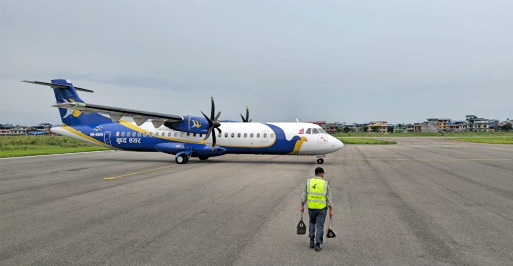 नेपाल में विमान का इमरजेंसी गेट खोलने की कोशिश: बाल-बाल बचे यात्री, आरोपी पुलिस हिरासत में