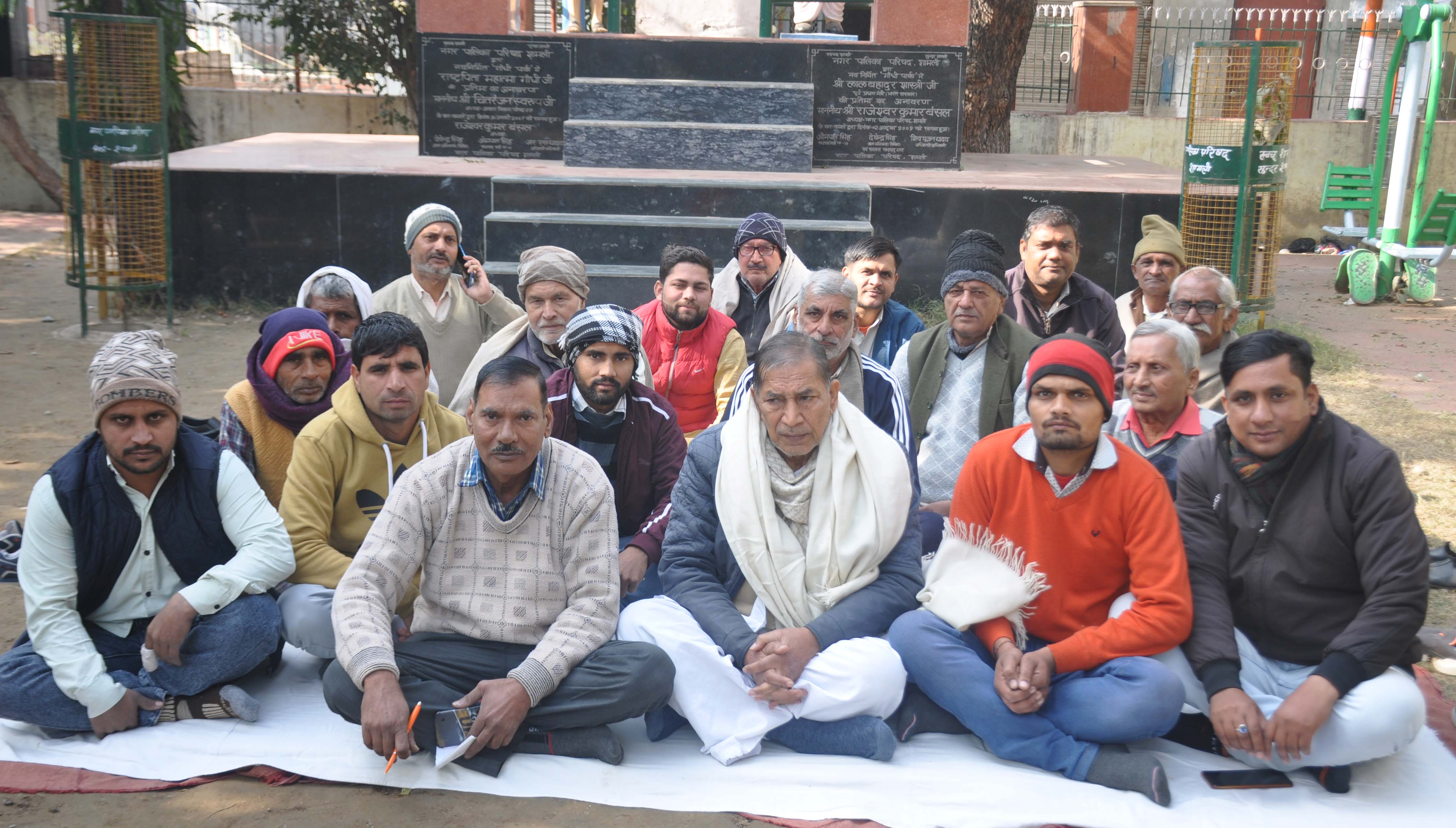 शामली में कांग्रेसियों का अमरण अनशन, मनरेगा से महात्मा गांधी का नाम हटाने का विरोध