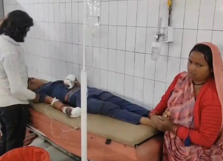  बकरी चराने गए किशोर के हाथ में फटा विस्फोटक, भर्ती