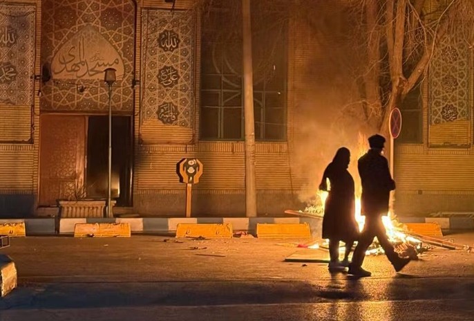 ईरान ने ट्रंप की चुनौती स्वीकार की, कहा-अमेरिका से युद्ध के लिए तैयार