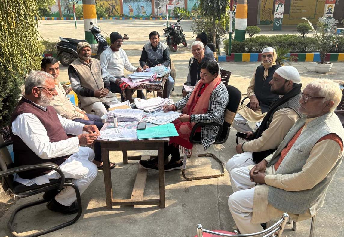 शामली में एसआईआर ड्राफ्ट मतदाता सूची में विसंगतियों के बीच सपा बीएलए मतदाताओं की मदद में सक्रिय