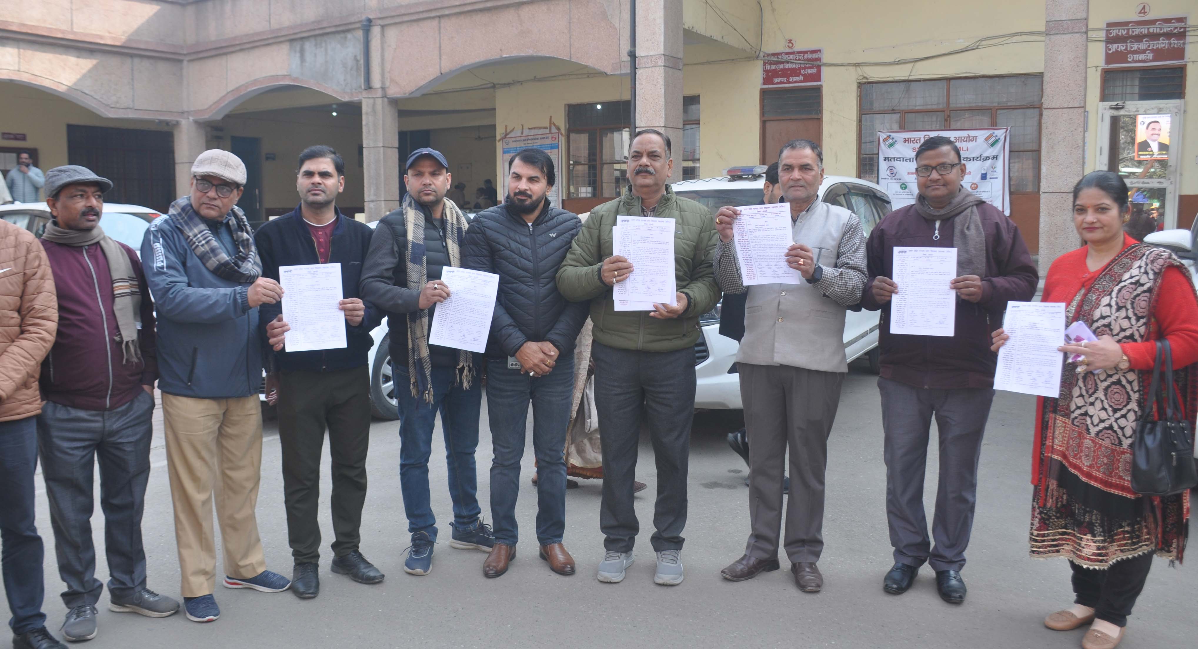 शामली: अत्यधिक सर्दी के चलते कक्षा 8 तक के विद्यालयों में अवकाश पर रोक, डीएम को महासभा ने ज्ञापन सौंपा