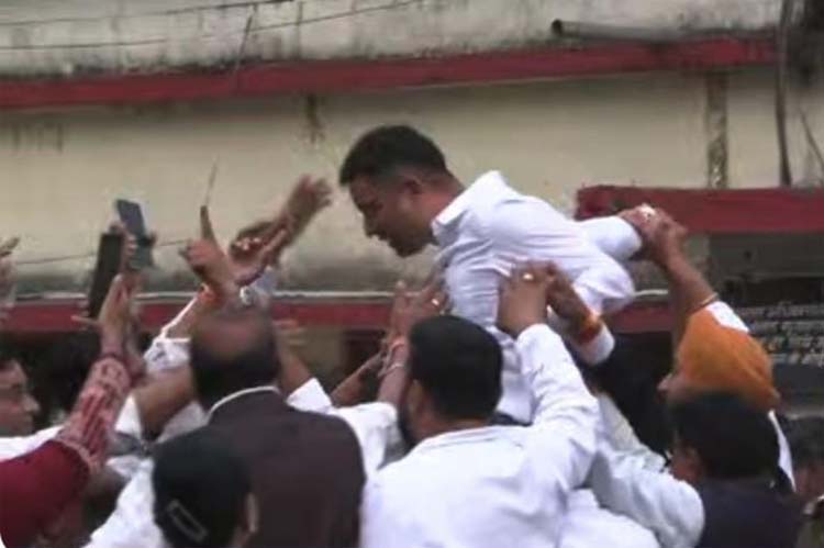 छत्तीसगढ़ शराब घोटाला: पूर्व सीएम भूपेश बघेल के बेटे चैतन्य बघेल 168 दिन बाद जेल से रिहा; समर्थकों में खुशी की लहर