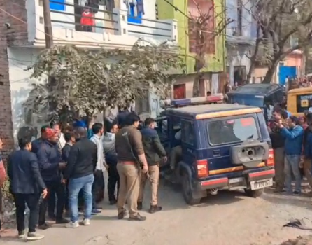 एटा में एक ही परिवार के चार लोगों की बेरहमी से हत्या, मचा हड़कंप