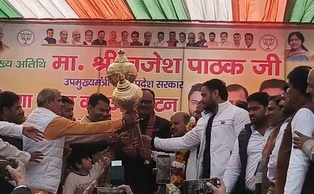 गाजियाबाद में डिप्टी सीएम ब्रजेश पाठक का शक्ति प्रदर्शन; बोले- 'अस्पतालों में लापरवाही बर्दाश्त नहीं'